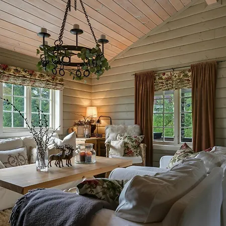 Between Mountain And Forest * Lampeland