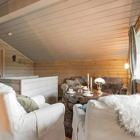 Between Mountain And Forest Dom wakacyjny Lampeland