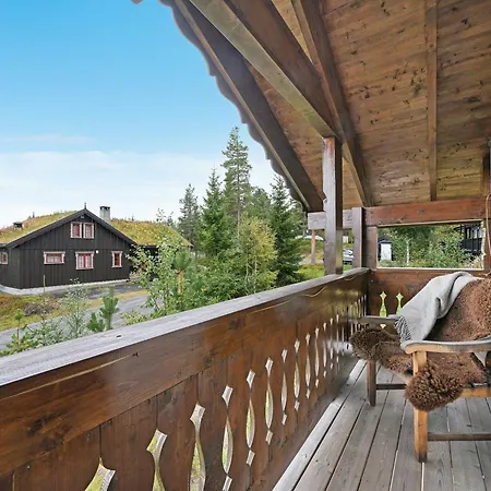 Between Mountain And Forest * Lampeland