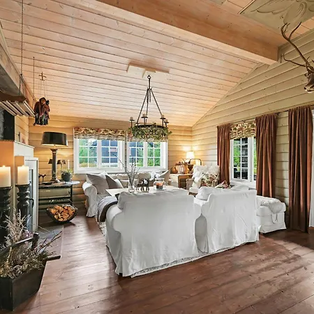 Between Mountain And Forest Feriehus Lampeland