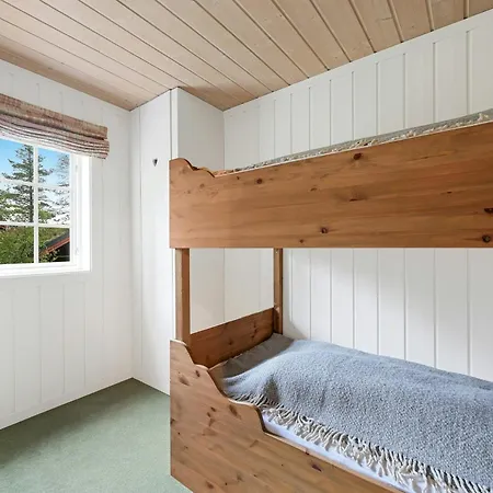 Between Mountain And Forest * Lampeland