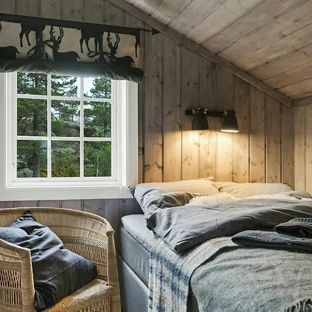 Between Mountain And Forest Feriehus