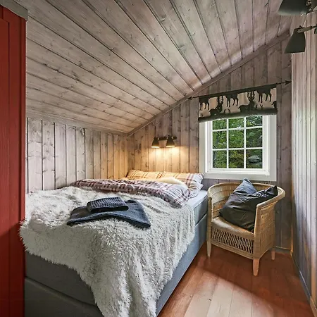 Between Mountain And Forest Feriehus